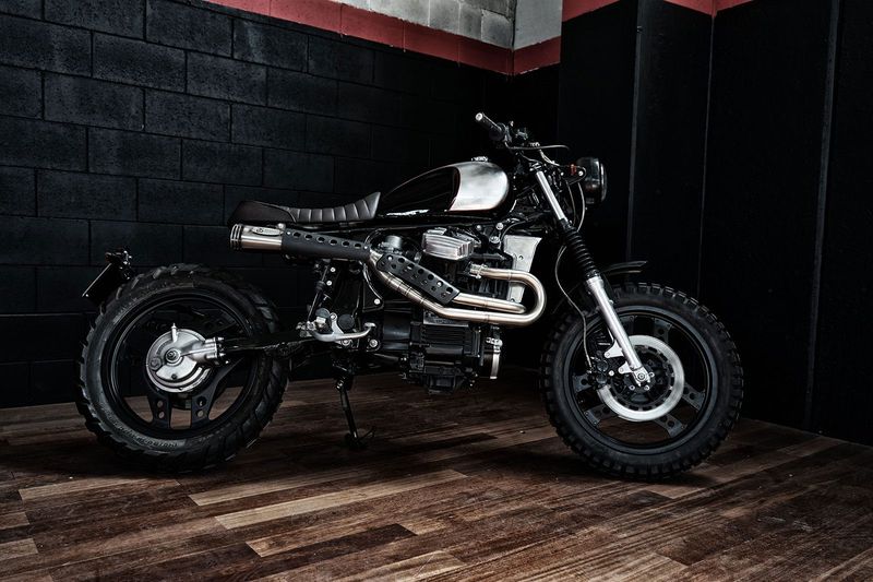 Honda CX650 Café Racer — The CX650 in profile.