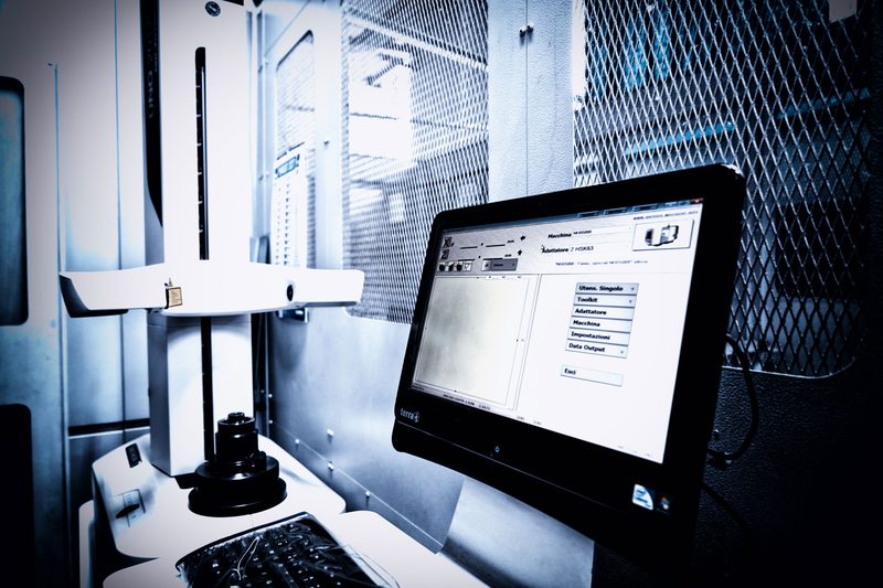 IAMETECH, the workshop — Tool presetting.
