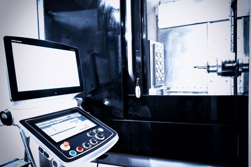 IAMETECH, the workshop — The control panel of a machining centre.