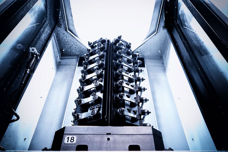 IAMETECH, the workshop — A tower of connecting rods clamped on the pallet.