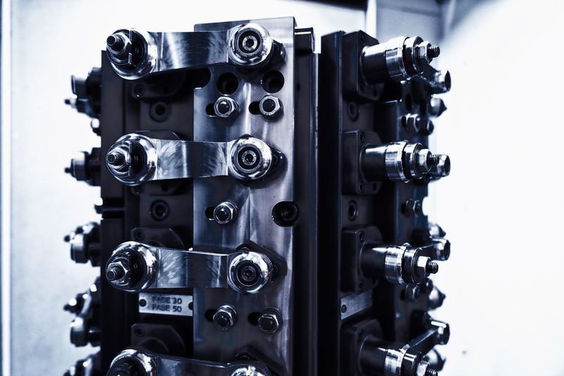 IAMETECH, the workshop — The connecting rods in their fixtures, close up.