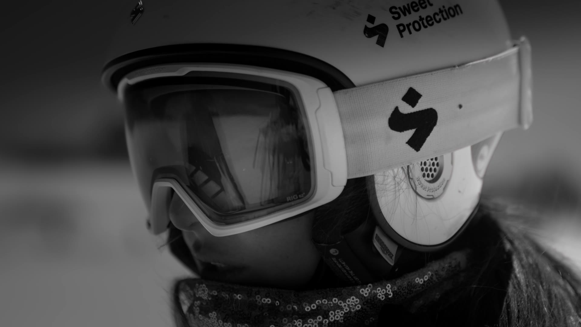 Carlotta Pignaton — Carlotta Pignaton: helmet and goggles, at the opening of the video.
