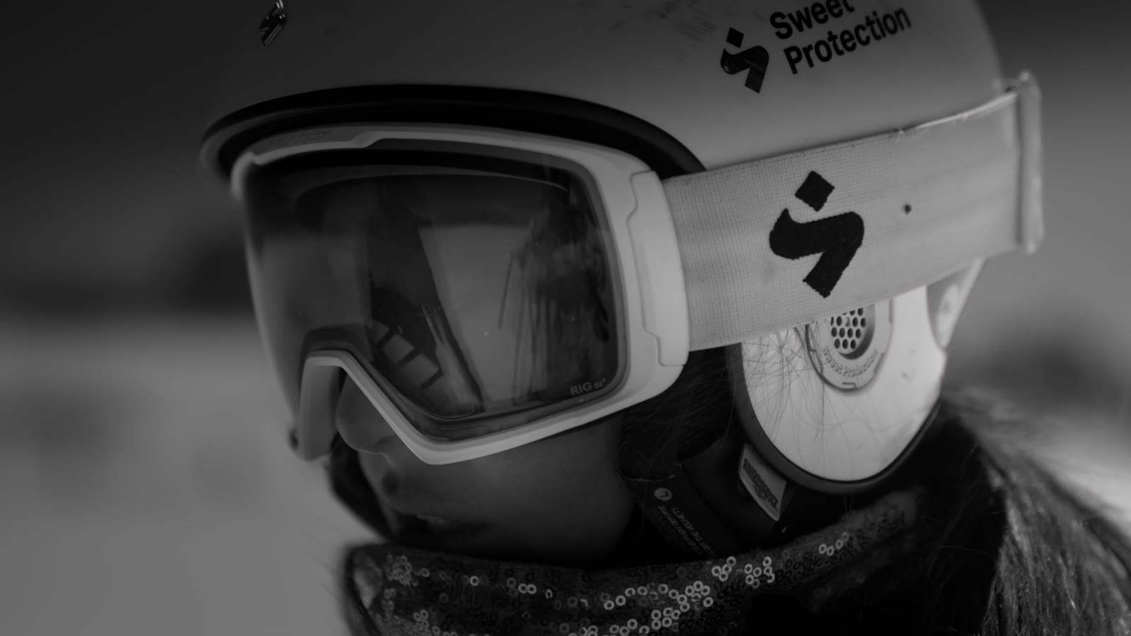 Carlotta Pignaton — The helmet and goggles, in black and white: the opening of the video.