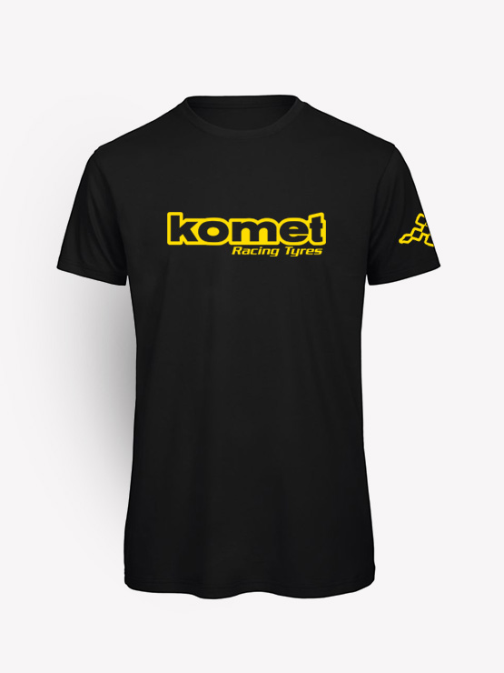Komet Racing Tyres — Merchandising — T-shirt nera: komet Racing Tyres sul petto, la bandiera a scacchi sulla manica.