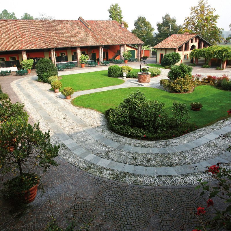 La Barcella — The courtyard.