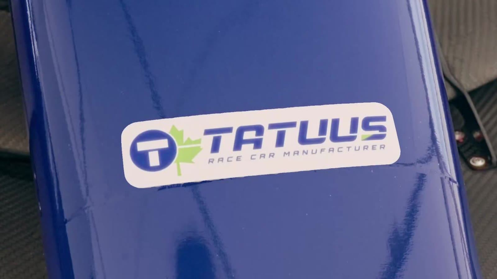 Tatuus — Tatuus T-326: the logo on the nose, opening the video.